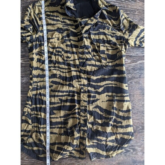 BEBE SILK BUTTON DOWN SHIRT TOP SIZE XS Animal Print Oversized Collared N16 - Picture 5 of 8